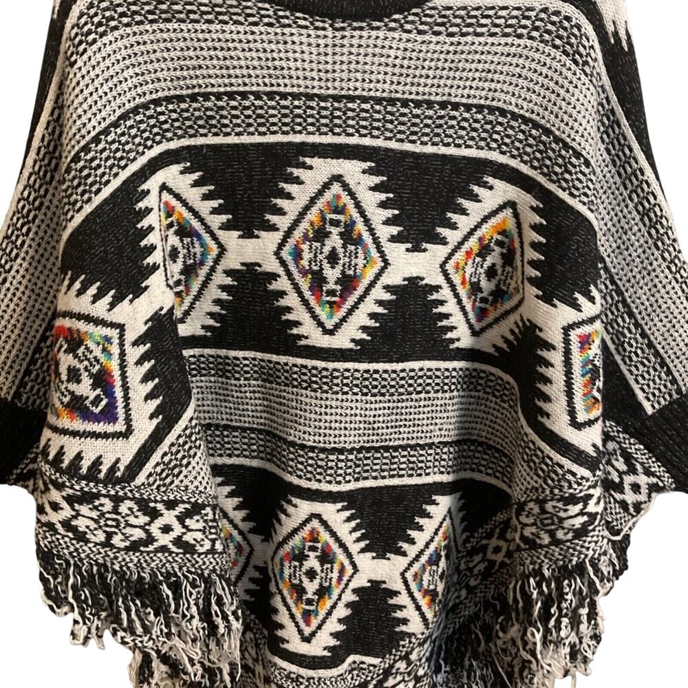 ZA Poncho Tribal Geo Diamond Pattern One Size Bat Sleeve Fringe Design - Picture 5 of 8